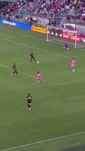 LIONEL MESSI EMBARRASSED GOALKEEPER WITH A CHIP 🍟