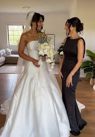 Bride skips bouquet tossing to give her BESTFRIEND.