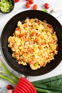 How to Cook Eggs with Tomatoes and Cheese for Breakfast. Tomatoes. Onion.Eggs.