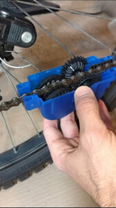 Cyclists, This Bicycle Chain Cleaning Trick Might Come in Handy
