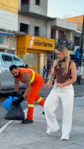 O gari dançou os passinhos